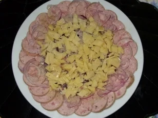 Rezept: Wurstsalat mit Roter Beete und Käse Bild Nr. 4 Wurstsalat mit Roter Beete und Käse - Rezept - Bild Nr. 4