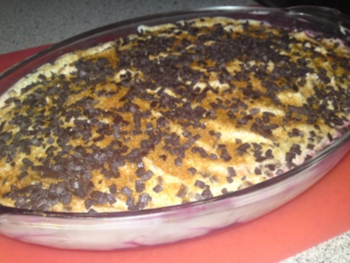 Mascarpone-Stracciatella-Creme auf Schattenmorellen - Rezept - kochbar.de