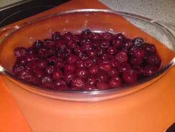 Mascarpone-Stracciatella-Creme auf Schattenmorellen - Rezept - Bild Nr. 3