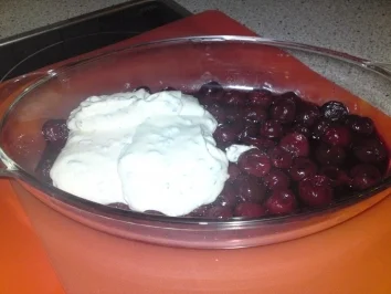 Mascarpone-Stracciatella-Creme auf Schattenmorellen - Rezept - Bild Nr. 4