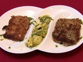Zweierlei Schnitzel mit Avocado-Kartoffel-Spargelsalat an Bärlauchpesto (Mark Kühler) - Rezept