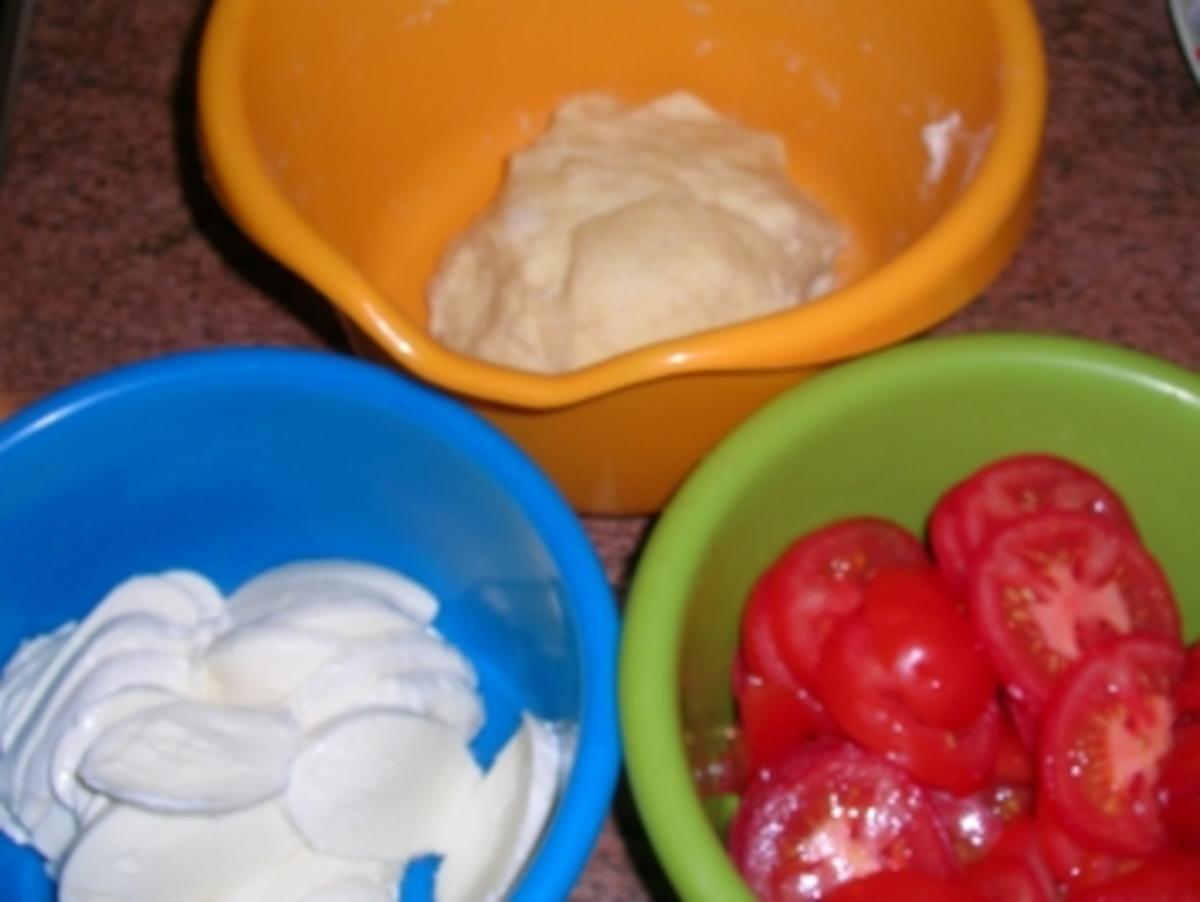 Käsewähe (für Nicht-Schweizer = Käsekuchen mit Tomaten aber HERZHAFT!) (siehe Fotos) - Rezept - Bild Nr. 4