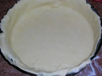 Käsewähe (für Nicht-Schweizer = Käsekuchen mit Tomaten aber HERZHAFT!) (siehe Fotos) - Rezept - Bild Nr. 11