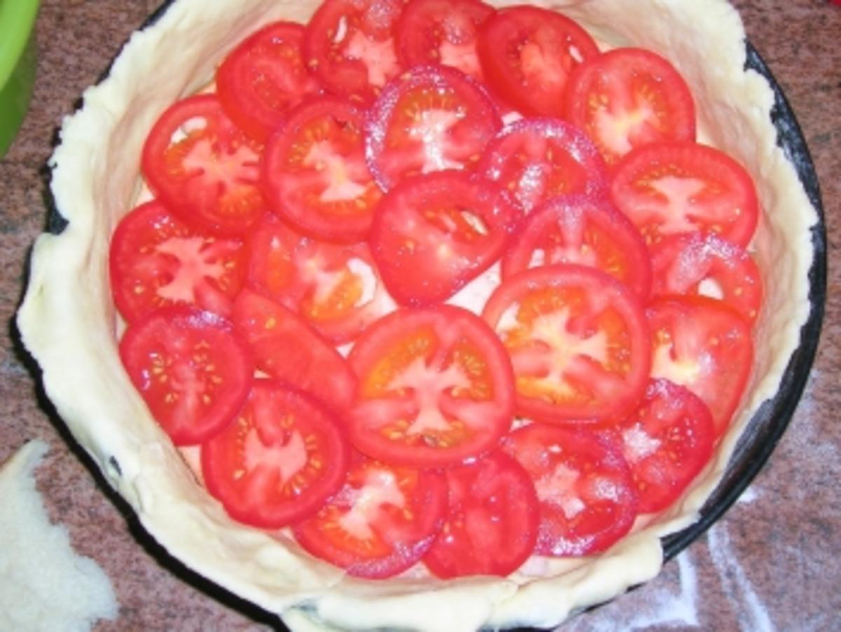 Käsewähe (für Nicht-Schweizer = Käsekuchen mit Tomaten aber HERZHAFT!) (siehe Fotos) - Rezept - Bild Nr. 8