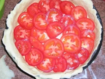 Käsewähe (für Nicht-Schweizer = Käsekuchen mit Tomaten aber HERZHAFT!) (siehe Fotos) - Rezept - Bild Nr. 8