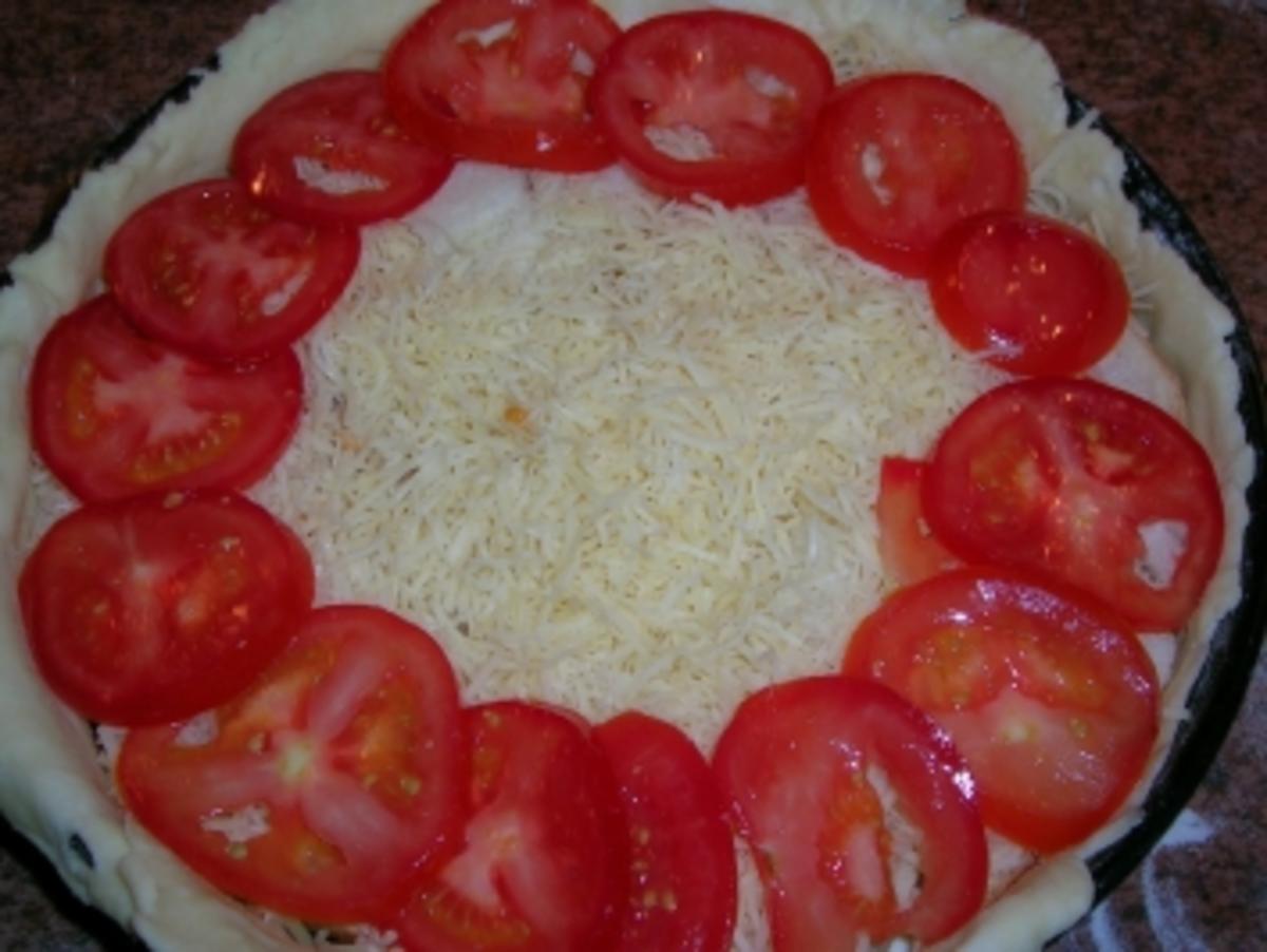 Käsewähe (für Nicht-Schweizer = Käsekuchen mit Tomaten aber HERZHAFT!) (siehe Fotos) - Rezept - Bild Nr. 9
