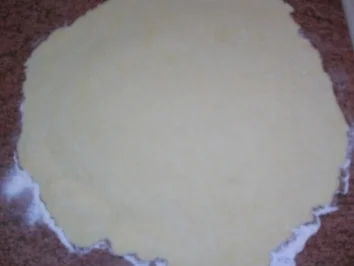 Käsewähe (für Nicht-Schweizer = Käsekuchen mit Tomaten aber HERZHAFT!) (siehe Fotos) - Rezept - Bild Nr. 5