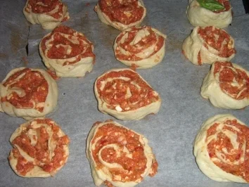 Pizza-Schnecken mit Hack und Feta - Rezept - Bild Nr. 4