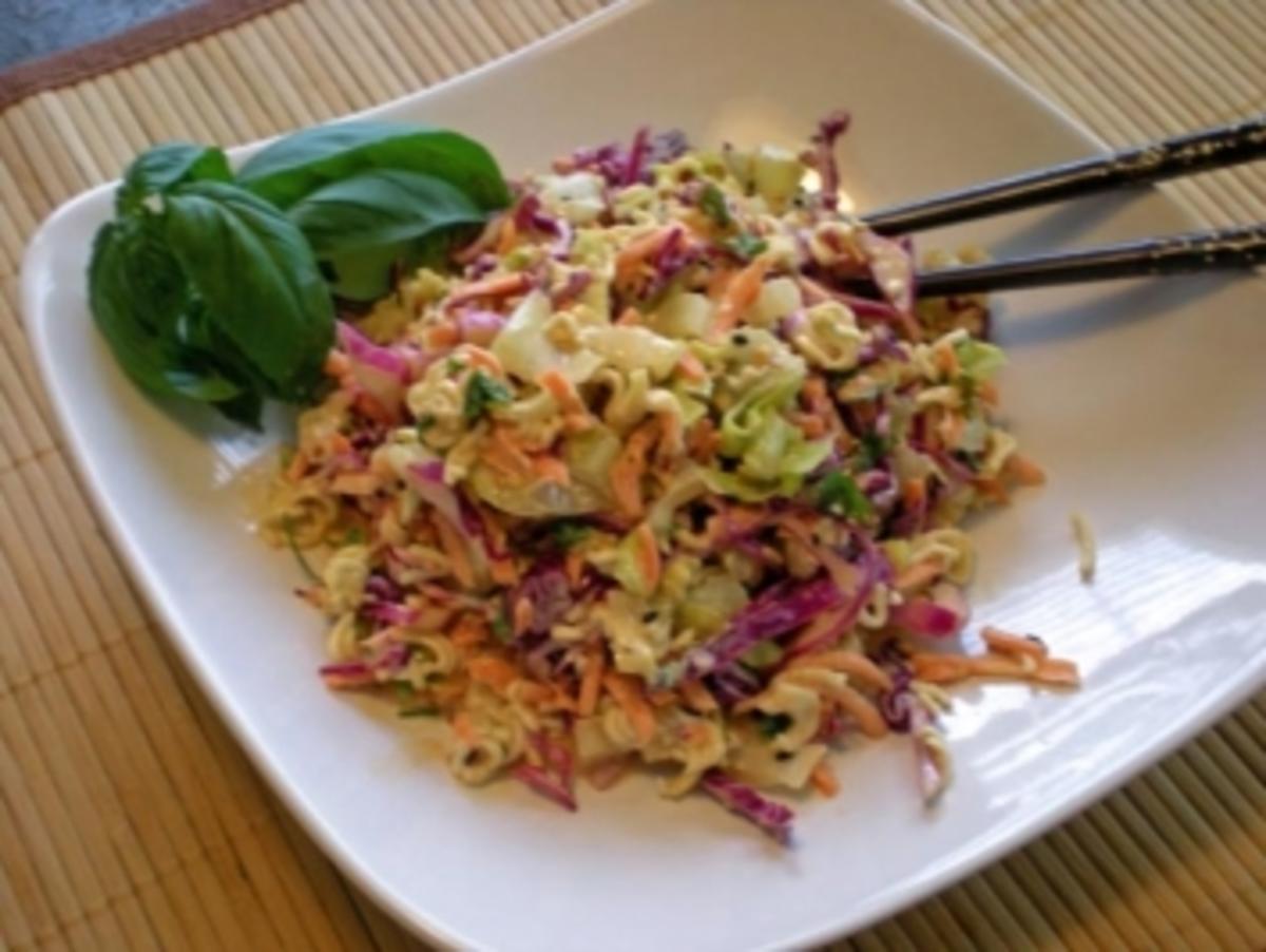 Asiatischer Krautsalat mit Sesam-Ingwer Dressing - Rezept - kochbar.de