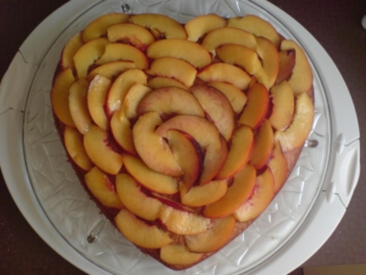 Eierlikör-Torte mit weißer Schokocreme - Rezept - Bild Nr. 5