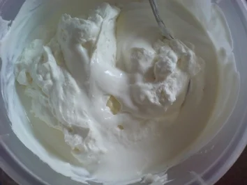 Rezept: Eierlikör-Torte mit weißer Schokocreme Bild Nr. 6 Eierlikör-Torte mit weißer Schokocreme - Rezept - Bild Nr. 6