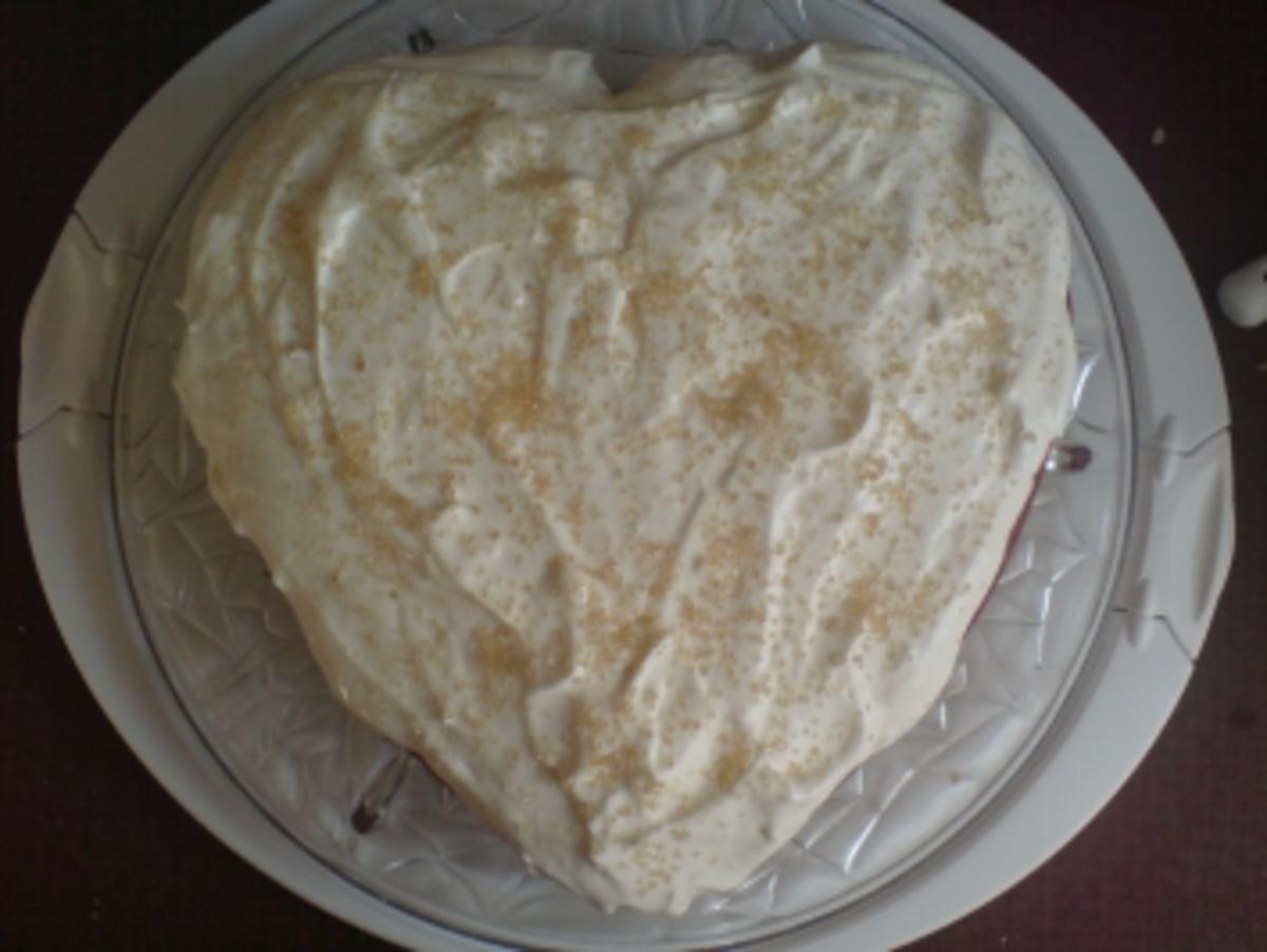 Bilder für Eierlikör-Torte mit weißer Schokocreme - Rezept