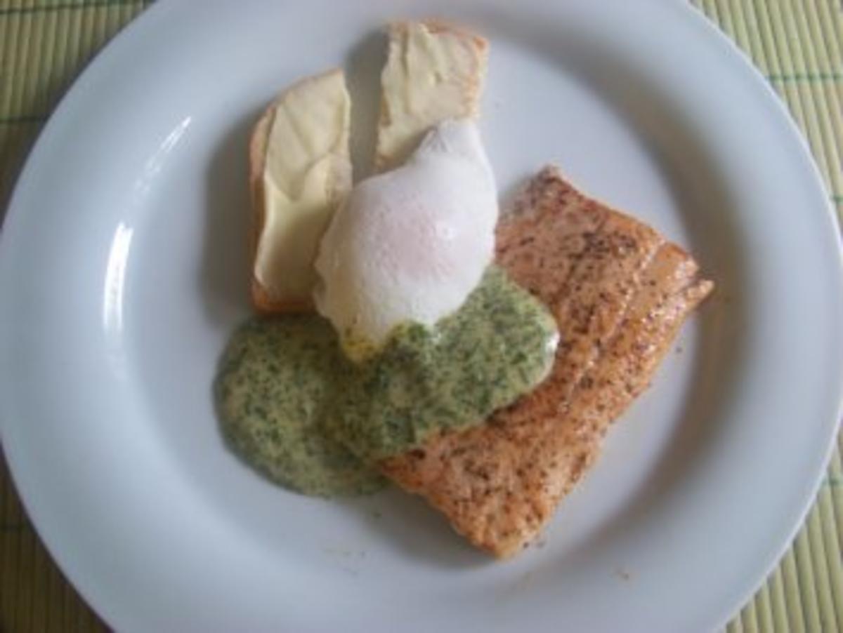 Bilder für Lachstoast mit pochierten Eiern und grüner Hollandaise - Rezept