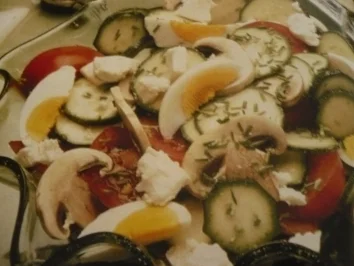 Rezept: Zucchinisalat mit Schafskäse Zucchinisalat mit Schafskäse - Rezept