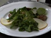 Roastbeefschnecken an Feigensenf auf Feldsalat und Birnen - Rezept