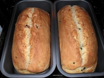 Weißbrot mit Italienischen Kräutern und schwarzen Oliven - Rezept - Bild Nr. 4