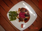 Hasenfilets an Rote-Beete Kartoffelpürree mit Sternanissoße und karamelisierten Zuckerschoten - Rezept