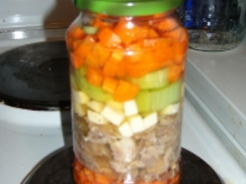 Suppe eingekocht, mit Schweinefleisch und Gemüse - einfach - 118 kcal/100g