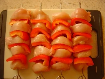 Rezept: Hähnchenspieße mit Weintrauben und Delikatess-Sauce... überbacken Bild Nr. 3 Hähnchenspieße mit Weintrauben und Delikatess-Sauce... überbacken - Rezept - Bild Nr. 3