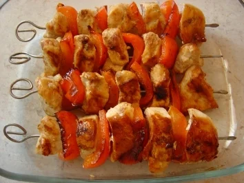 Rezept: Hähnchenspieße mit Weintrauben und Delikatess-Sauce... überbacken Bild Nr. 4 Hähnchenspieße mit Weintrauben und Delikatess-Sauce... überbacken - Rezept - Bild Nr. 4