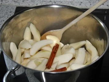 Rezept: Birnen-Blechkuchen mit Schokoboden und Mandelsplittern Bild Nr. 2 Birnen-Blechkuchen mit Schokoboden und Mandelsplittern - Rezept - Bild Nr. 2