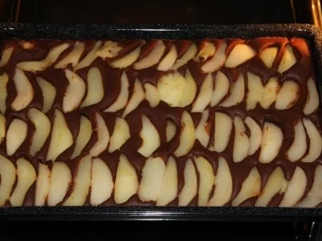 Rezept: Birnen-Blechkuchen mit Schokoboden und Mandelsplittern Bild Nr. 4 Birnen-Blechkuchen mit Schokoboden und Mandelsplittern - Rezept - Bild Nr. 4