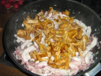 Rezept: Pfifferling-Geschnetzeltes Bild Nr. 5 Pfifferling-Geschnetzeltes - Rezept - Bild Nr. 5