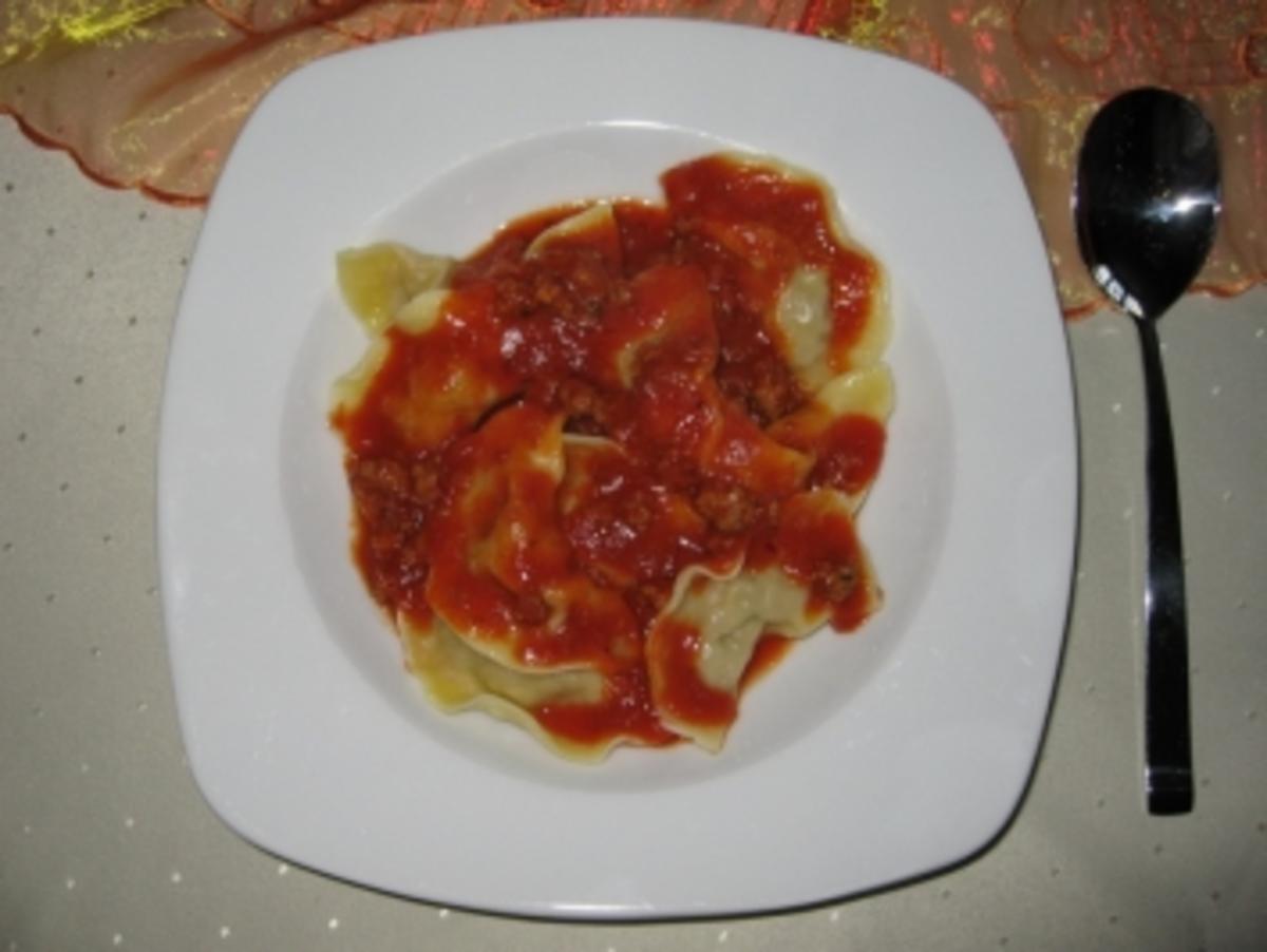 Bilder für Ravioli mit Tomatensoße - Rezept