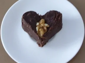 Rezept: Süssigkeit - Kokos-Schoko-Walnuss-Pralinen Süssigkeit - Kokos-Schoko-Walnuss-Pralinen - Rezept