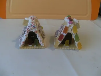 KLEINGEBÄCK - Hexen- Häuschen "Hänsel und Gretel" - Rezept