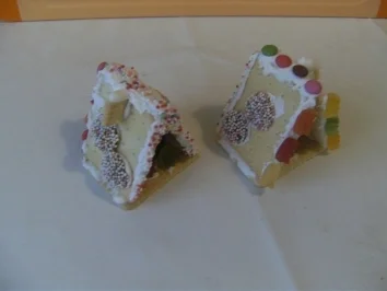 KLEINGEBÄCK - Hexen- Häuschen "Hänsel und Gretel" - Rezept - Bild Nr. 2