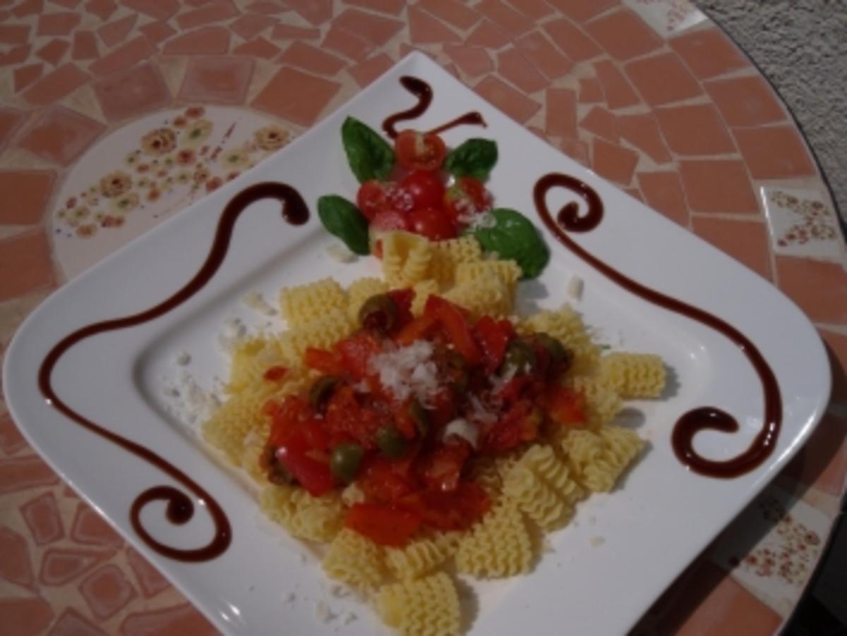 Spaghetti mit Paprika und Oliven - Rezept