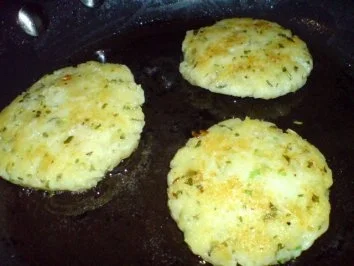 Rezept: Kartoffelplätzchen mit Kräutern Bild Nr. 2 Kartoffelplätzchen mit Kräutern - Rezept - Bild Nr. 2