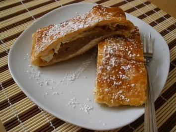 Rezept: Strudel süß - Schneller Apfel-Topfen-Strudel Strudel süß - Schneller Apfel-Topfen-Strudel - Rezept