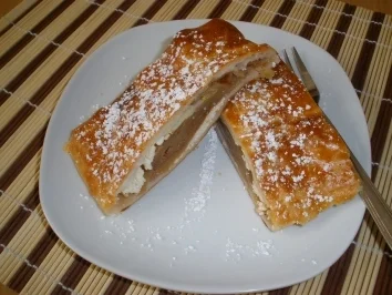 Rezept: Strudel süß - Schneller Apfel-Topfen-Strudel Bild Nr. 2 Strudel süß - Schneller Apfel-Topfen-Strudel - Rezept - Bild Nr. 2