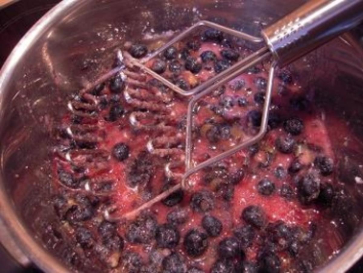 Blaubeer-Johannisbeer-Granatapfel-Konfitüre - Rezept - Bild Nr. 2