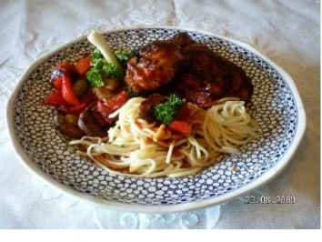 Rezept: Hähnchenschenkel mit Paprikagemüse Hähnchenschenkel mit Paprikagemüse - Rezept