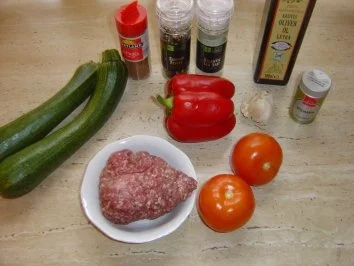 Rezept: Hackfleischsoße mit Rosmarin Bild Nr. 2 Hackfleischsoße mit Rosmarin - Rezept - Bild Nr. 2