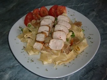 Rezept: Geflügel : Nudeln mit Hähnchenbrust Geflügel : Nudeln mit Hähnchenbrust - Rezept