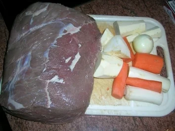 Tafelspitz mit "grie Soß" und Merrettichsauce sowie Kartoffeln - Rezept - Bild Nr. 2