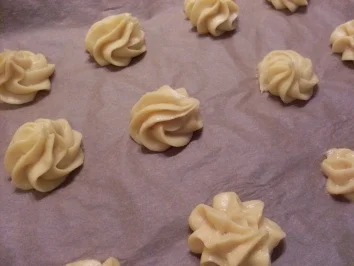 Rezept: Brandteigkrapferl mit Puddingcreme Bild Nr. 5 Brandteigkrapferl mit Puddingcreme - Rezept - Bild Nr. 5