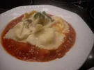 Ravioli mit Schafskäse und Tomatensauce - Rezept