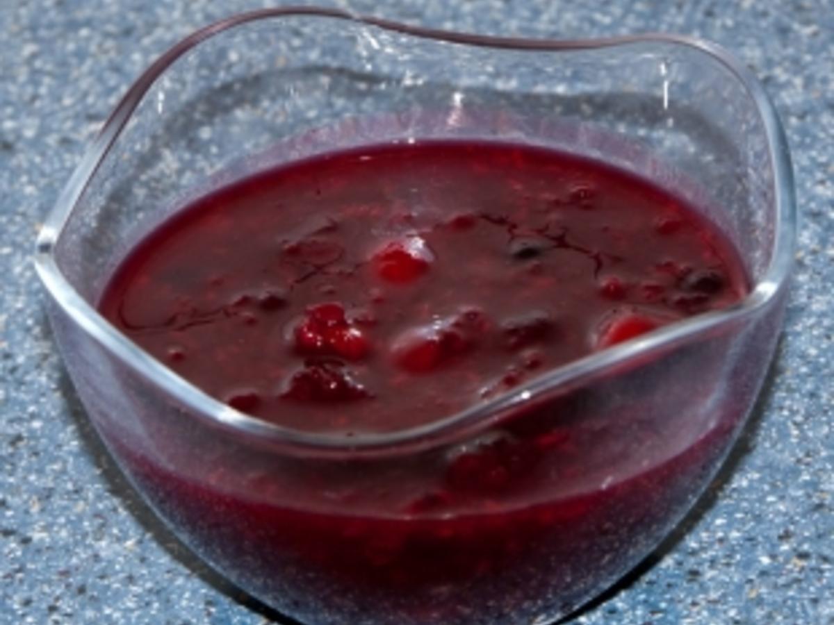 Rote Grütze mit Schuss - Rezept mit Bild - kochbar.de