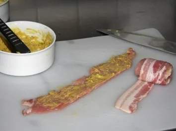 Rezept: Grillspieß mit Schnitzelröllchen und Zwiebeln Bild Nr. 4 Grillspieß mit Schnitzelröllchen und Zwiebeln - Rezept - Bild Nr. 4