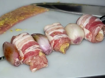 Rezept: Grillspieß mit Schnitzelröllchen und Zwiebeln Bild Nr. 5 Grillspieß mit Schnitzelröllchen und Zwiebeln - Rezept - Bild Nr. 5