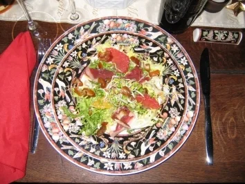 Rezept: Endiviensalat mit geräucherter Entenbrust und Dattel Endiviensalat mit geräucherter Entenbrust und Dattel - Rezept