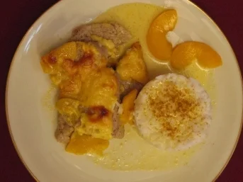 Schweinefilet-Aprikosen-Auflauf mit Currysoße und Basmatireis - Rezept
