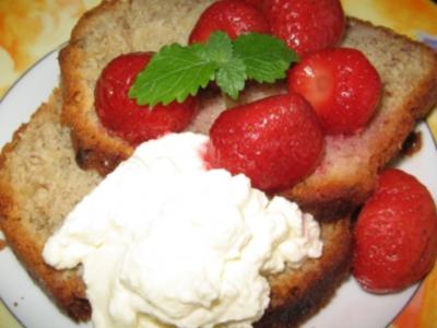 Rezept: Bananenbrot mit Erdbeerkompott und Mascarpone Bananenbrot mit Erdbeerkompott und Mascarpone - Rezept