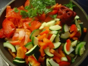 Rezept: Ratatouille mit gestocktem Ei, einfach und schnell Bild Nr. 3 Ratatouille mit gestocktem Ei, einfach und schnell - Rezept - Bild Nr. 3