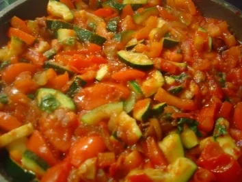 Rezept: Ratatouille mit gestocktem Ei, einfach und schnell Bild Nr. 4 Ratatouille mit gestocktem Ei, einfach und schnell - Rezept - Bild Nr. 4